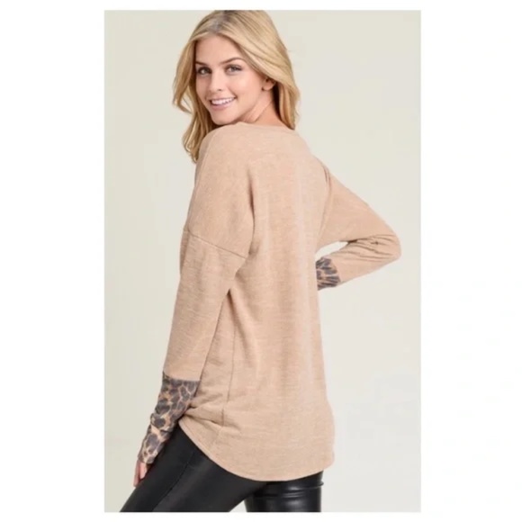 "The Jen" Beige Leopard Print Thumb Hole Top - Picture 5 of 5